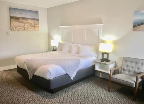 Empire Lakeshore Inn - image 2
