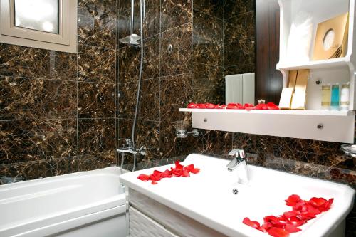 Bathroom, INNYAR Hotel Riyadh فندق إنيار الرياض near Al-Romansiah
