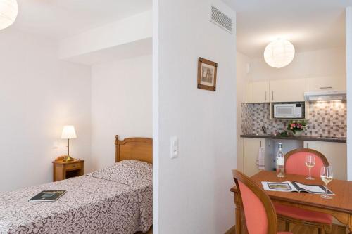 1 twin bed