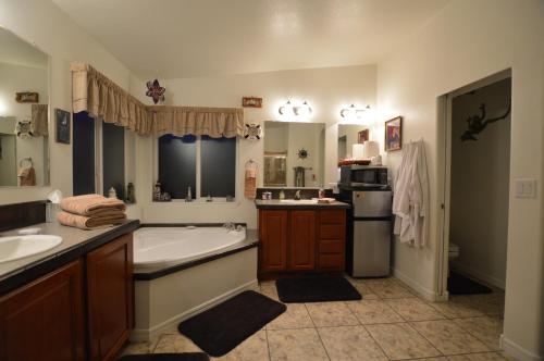 The Bear's Den B&B - image 2