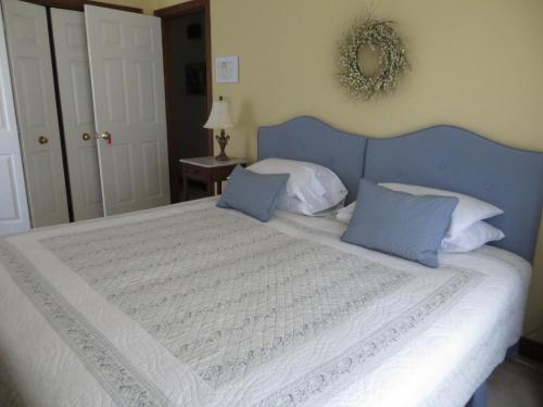 Cedar Gables Bed & Breakfast Room Type - King Room