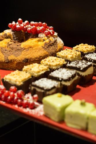 Floris Hotel - image 2