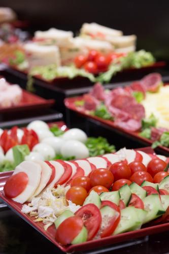 Floris Hotel - image 4