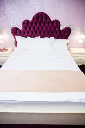 Royal Boutique Mangalia Breeze – Mangalia, CA