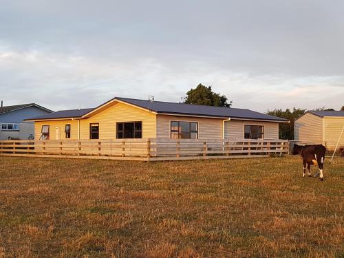 Waihakeke Cottage - Accommodation - Carterton