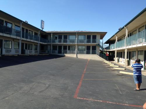 Relax Inn Forth Worth – Fort Worth, TX