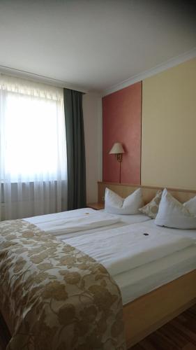 Traditionsgasthof Gruner Baum 396m von Bad Staffelstein entfernt