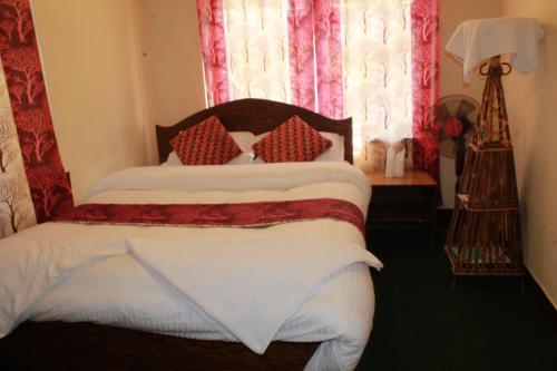 Double Room with Shared Bathroom image 10