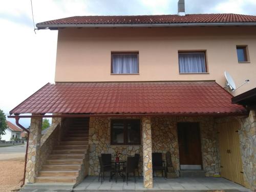  Apartmani Sara i Marta, Pension in Otočac bei Vukelići