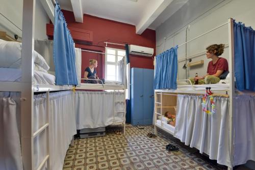 Roger's Hostel Tel Aviv (age 18-45) Room Type - Bed in 6-Bed Mixed Dormitory Room