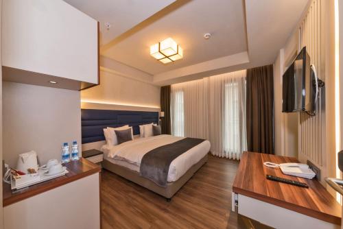 Golden Royal Hotel - image 11