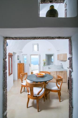 Casa Grotta con 2 Camere da Letto e Vista Caldera