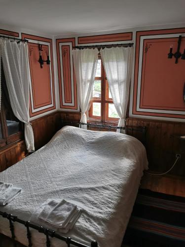 Hadji Neikovi Guest Houses - image 3