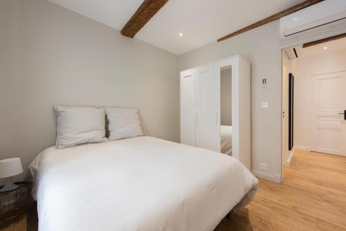 APPARTEMENT 1 NEUF sur le port a cote de la plage