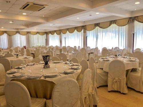 Ресторан, Domizia Palace Hotel in Сесса-Аурунка