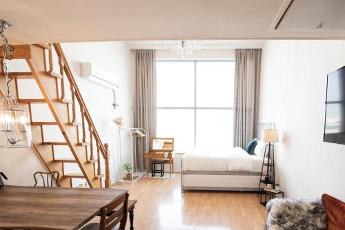 

YOLO House in Hongdae