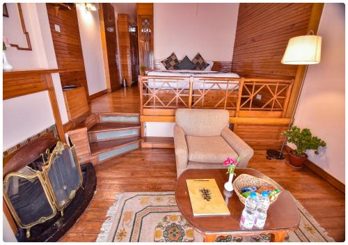 Cedar Inn Cedar Inn is a popular choice amongst travelers in Darjeeling, whether exploring or just passing through. The hotel offers a high standard of service and amenities to suit the individual needs of all 