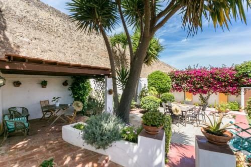 3 Marias Garden House B&B 5