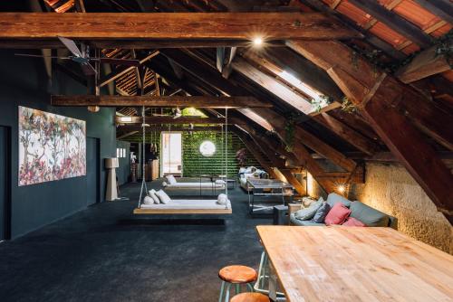 zonă comună salon/TV, The Passenger Hostel in Porto