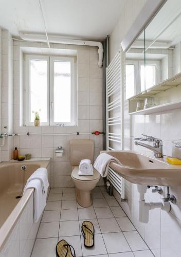 Rent a Home Eptingerstrasse - Self Check-In, Базель (фото 9)