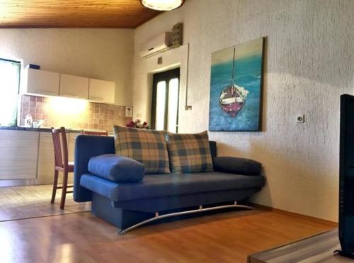  Apartments with a parking space Njivice, Krk - 17065 in Njivice