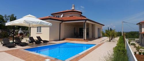 Holiday house with a swimming pool Vrh Krk - 17073