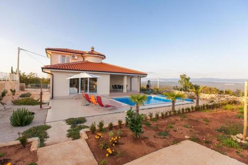 Family friendly house with a swimming pool Vrh Krk - 17081