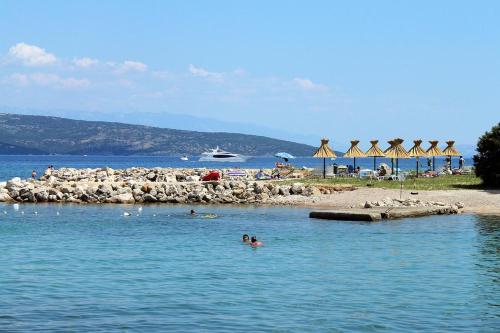 Family friendly house with a swimming pool Vrh Krk - 17081 - image 8