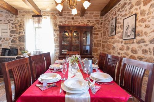 Létesítmények, Family friendly house with a swimming pool Bogatic, Krka - 17168 in Split – Szupetar