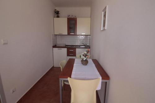 Apartments and rooms with parking space Novalja, Pag - 17211