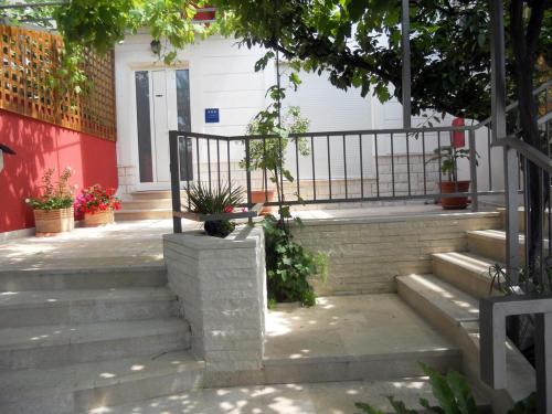 Apartments by the sea Krilo Jesenice Omis - 17204 