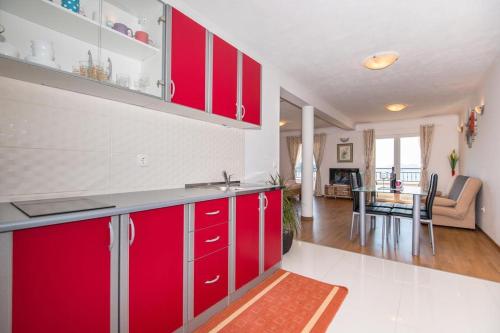 Apartments with a parking space Igrane Makarska - 16878 - image 2