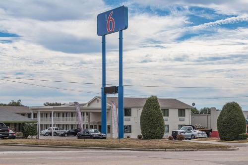 Motel 6-Texarkana, AR