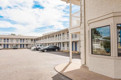 Motel 6-Texarkana, AR