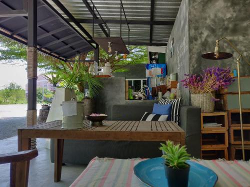 Coco Coozy in Lat Ya