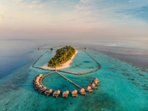 . Komandoo Island Resort & Spa
