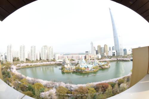 Lake Tourist Hotel, Soul