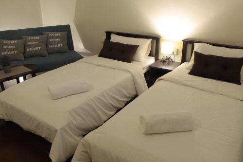 Twin Room with Shared Bathroom image 10