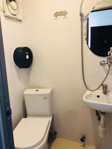 Standard Twin Room image 2