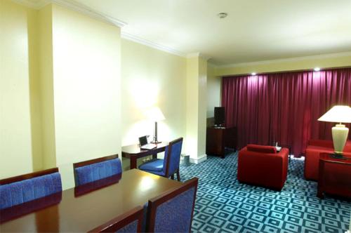 Surabaya Suites Hotel Powered by Archipelago