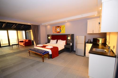 Batumi Palm Hotel – Batumi, IL