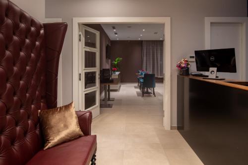 Fuajee, Corona B&B in Brnaze