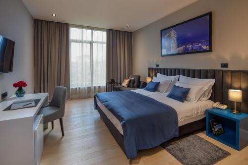 1 queen bed
