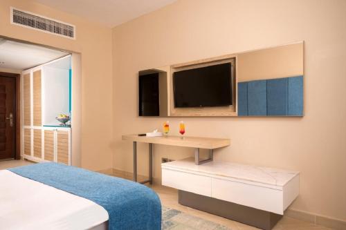 Superior Double Room with Garden and Promenade View image 4