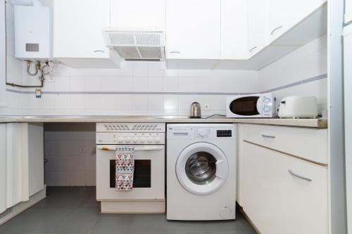 Apartamentos Plaza de España - image 6