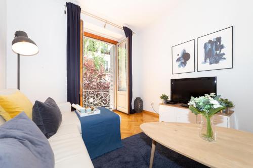 Apartamentos Plaza de España - image 8