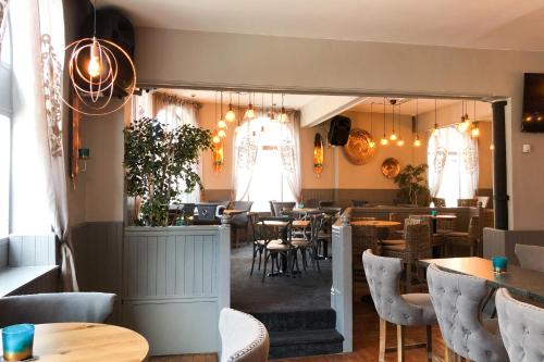 The Derby Hotel - image 11