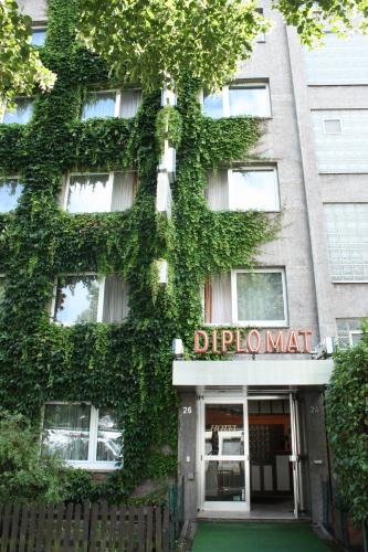 Hotel Diplomat - image 1