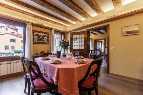 La Tana Cozy Apartment in Campo San Maurizio, Benátky