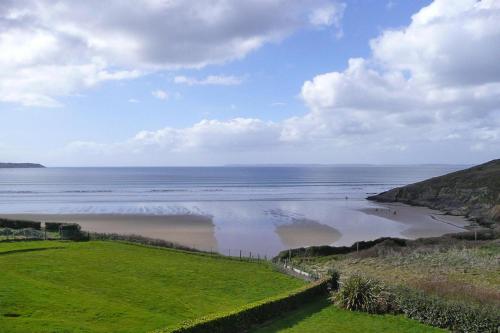 Holiday Home Plonévez-Porzay - BRE06100a-F gîte à louer Tréfuntec